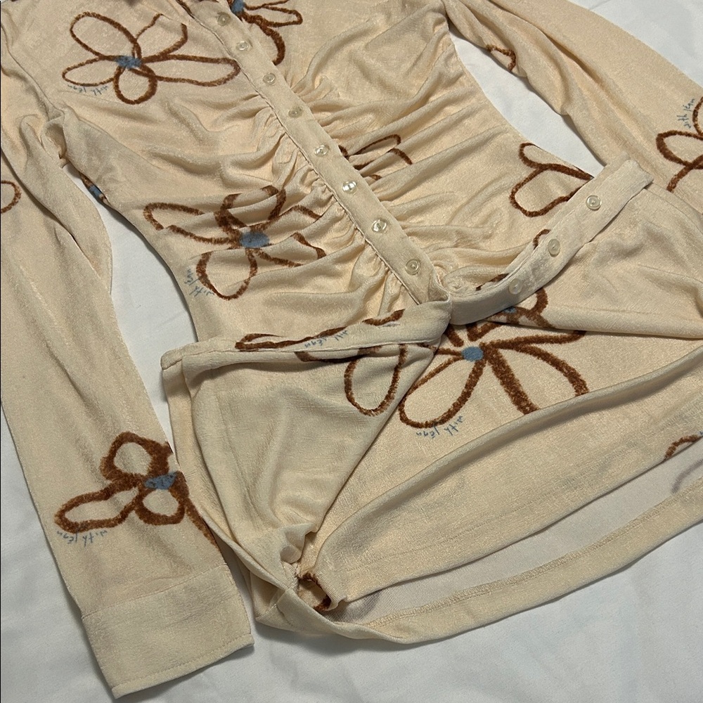 WITH JEAN Andy “Chalk & Flowers” Long Sleeve Cream Collar Button Mini Dress. - Picture 11 of 16